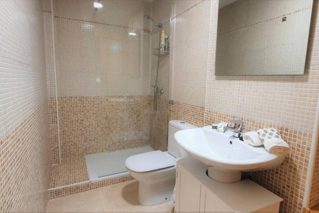 Nuevo Con Piscina En Golf Aguadulce Almeria