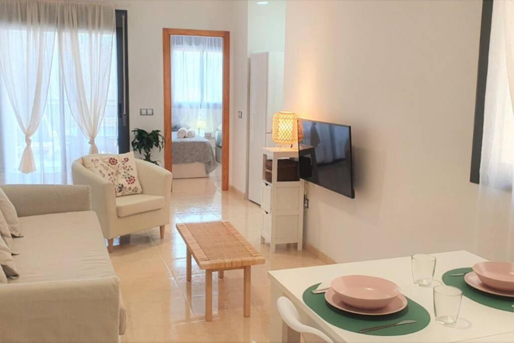 Nuevo Con Piscina En Golf Aguadulce Almeria La Envia